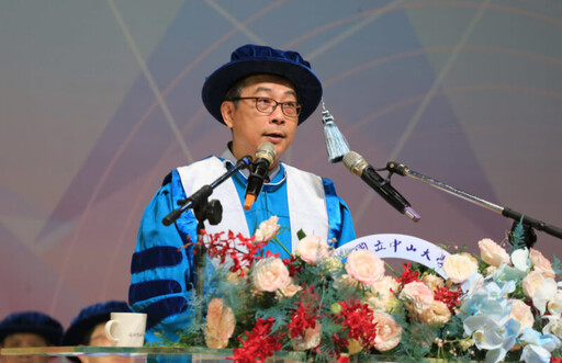 中山大學舉辦畢業典禮 教育部長鄭英耀回娘家勉勵畢業生把握機會