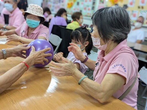 福田、永豐社區合辦據點家庭日 展現照顧成果與效益