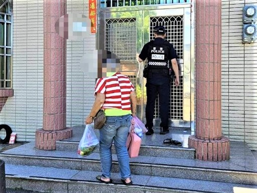 迷途無助蹲坐廟旁階梯 竹園警助婦人平安返家