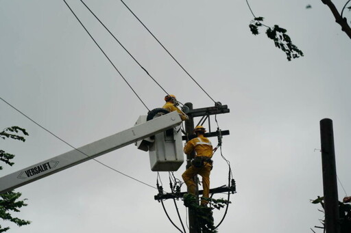 強颱凱米造成高雄近三萬戶停電 已復電逾7成