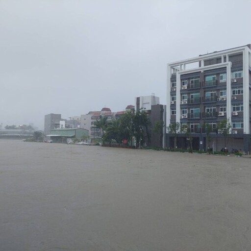 仁武區停電約300戶 鄰近地區淹水嚴重，台電目前無法查修