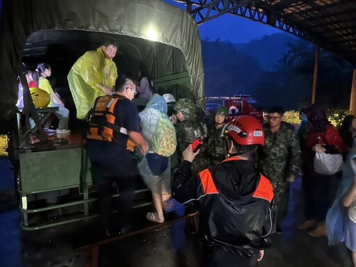 民間營隊受困黃蝶翠谷 高市府與軍方合作 晚間7時已平安獲救安置