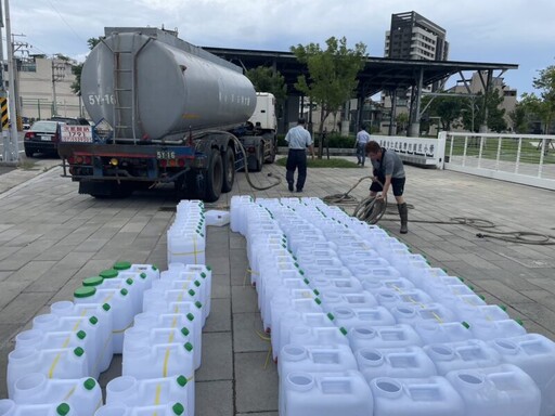 高市府仁武區發放3.3萬瓶漂白水 供民眾家戶清消