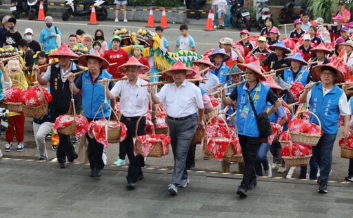 2024全國義民祭在新竹縣 楊文科率信眾挑擔祈福