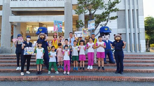 中市開學日 警婦幼隊「小熊警察」護童上下學超吸睛