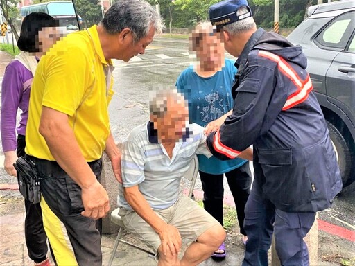 外出身體不適 長竹警暖心助老翁返家