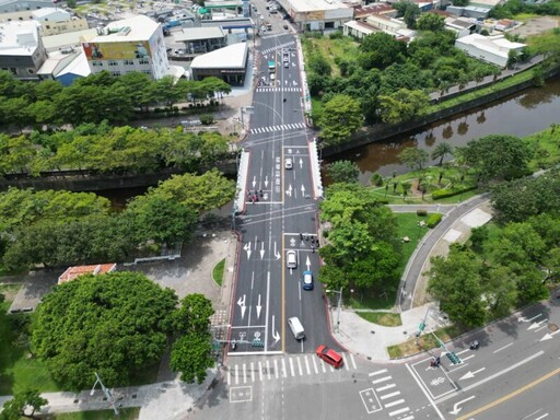 高市三民區自由橋北上新增左轉車道 交通更加順暢