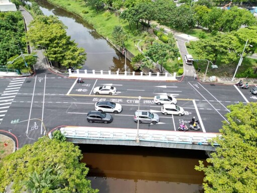 高市三民區自由橋北上新增左轉車道 交通更加順暢