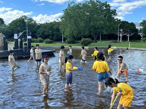 抓住夏天的尾巴，中秋到內湖運動公園清涼放電