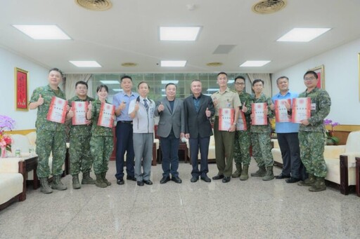 桃園市議會秋節勞軍 奕勝致贈慰勞金感謝國軍日夜守護家園