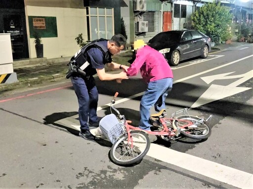 親送路倒民眾返家 南門警暖心助民