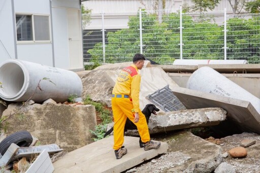 北台灣首座「災害搜救犬IRO國際評量檢測場地啟用」 邱臣遠勉持續提升救災量能