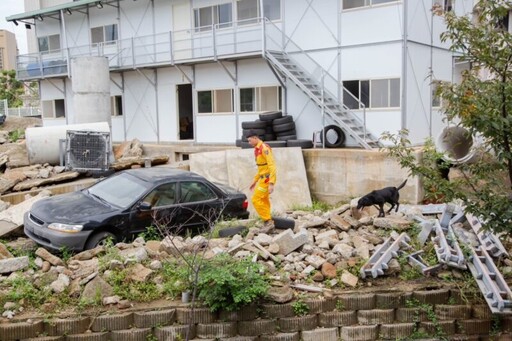 北台灣首座「災害搜救犬IRO國際評量檢測場地啟用」 邱臣遠勉持續提升救災量能