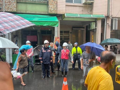 冒著風雨 高市環保局啟動垃圾隨車收運