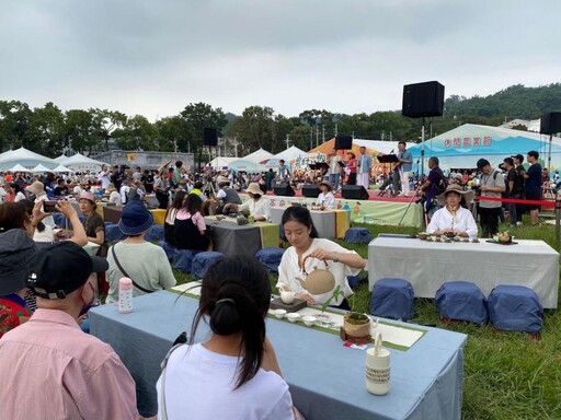 韓國瑜現身南投茶博 千人茶會共品好茶