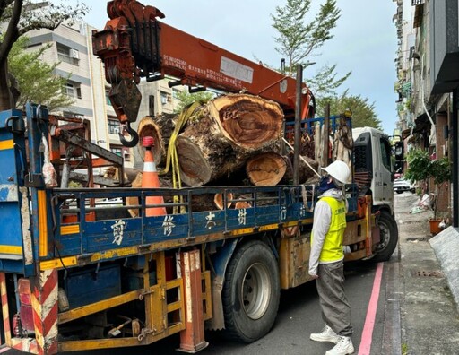 國慶日不休息 高市工務團隊持續救災全力動員恢復市容