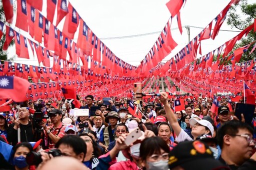 張善政出席國旗屋升旗典禮 國旗密度全臺之冠愛國精神代代相傳