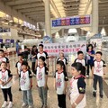 赴日交流 高雄客家兒童合唱團小港機場快閃演出 天籟美聲讓旅客驚豔