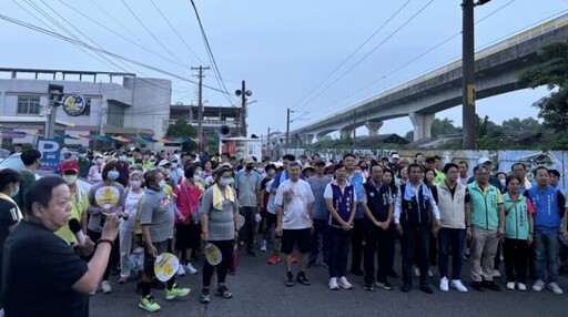 橋南里舉辦百人健行活動 邀集橋警一同宣導反詐騙 在地大咖藝人政要全到齊