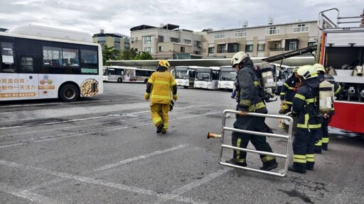 高雄消防局第三大隊模擬電動車火災搶救訓練