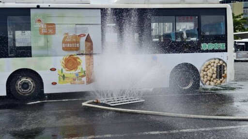 高雄消防局第三大隊模擬電動車火災搶救訓練