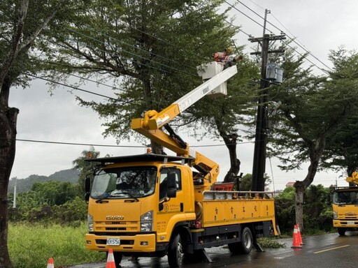 康芮颱風造成停電 台電鳳山區處全力搶修