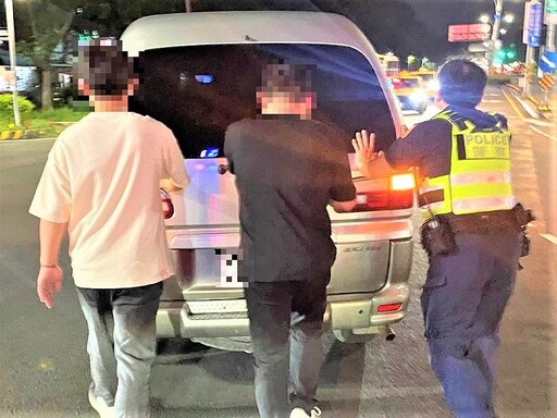 車行中引擎突冒煙 後湖警迅速協助排除