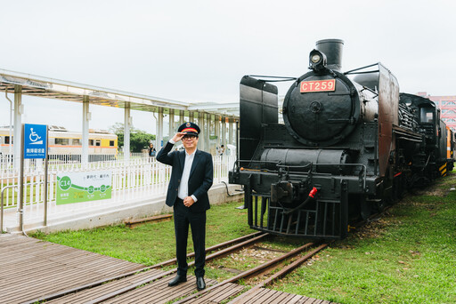 陳其邁開箱全台最大戶外鐵道博物館 吃喝玩樂一網打盡 歡迎搭乘百年鐵道濱線觀光列車「哈瑪星號」