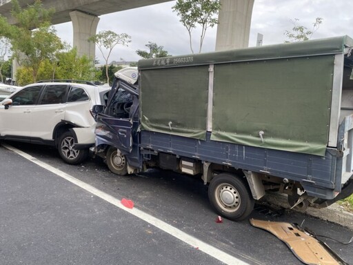 25歲小貨車駕駛恍神肇事雙腳骨折 大雅警分局籲行駛時應注意周遭狀況