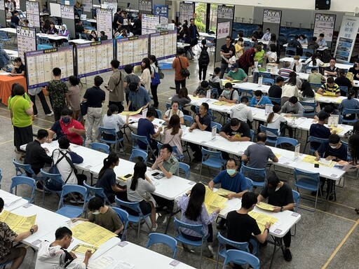 高雄展演活動滿檔觀光業求才若渴 勞工局積極媒合餐飲旅宿業徵才