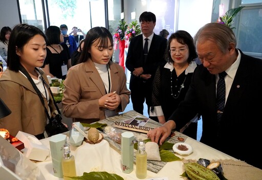 正修妝彩動靜態畢展光彩奪目 驚豔登場