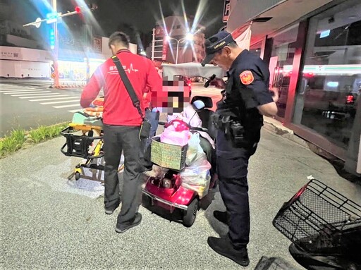 駕代步車突感不適 八掌警救護關懷弱勢女子助返家