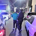 不勝酒力倒路旁 竹園警暖心護送男子返家