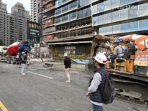 高雄馬路又塌了！這回在鼓山區美術東二路人行道