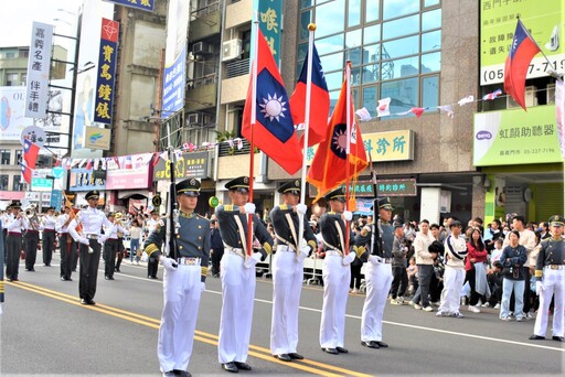 富邦悍將應援團領軍前導 嘉義市管樂踩街瘋狂沸騰