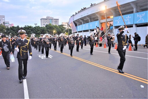 富邦悍將應援團領軍前導 嘉義市管樂踩街瘋狂沸騰