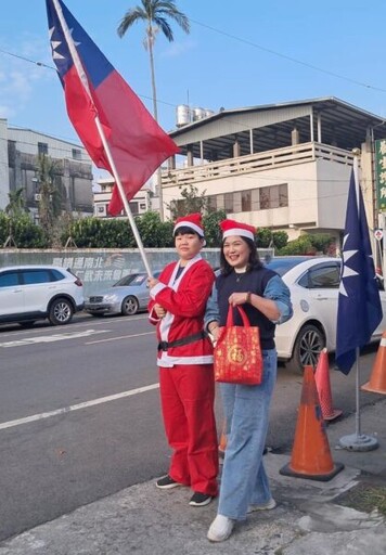 陳若翠化身聖誕姐姐 與小朋友慶祝「聖誕快樂」