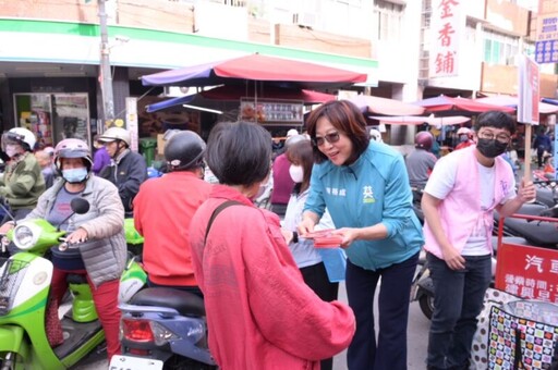 高雄市議長康裕成勤跑市場向市民拜早年