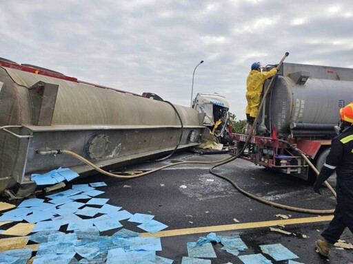 國道1號南向339k車禍造成氫氧化鈉槽車翻覆 高市環保局緊急處置