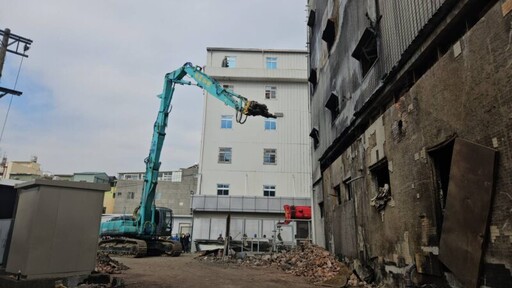 屏縣府強制拆除安泰醫院Ｄ棟及動力中心超級大違建