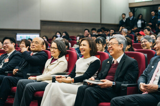 邱議瑩《生命的溫暖戰歌》全新增訂版發表會 蕭美琴、陳建仁、蘇貞昌、蔡其昌現身感性力挺