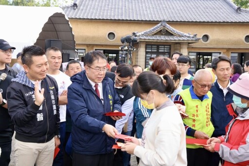 新化年貨大街熱鬧登場 黃偉哲邀迎接好運金蛇年