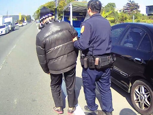 身體不適暈眩跌坐 北興警暖心救援載送老翁返家