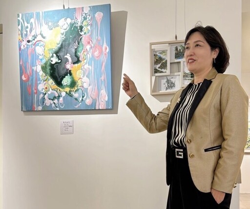 自在精靈師生公益畫展開展 善款助乾坤宮修繕