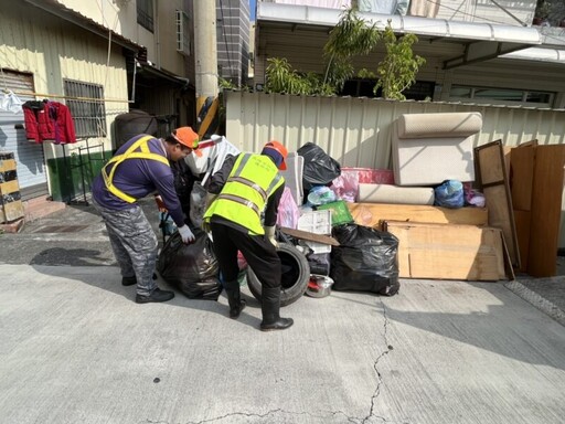 除舊佈新迎蛇年 高市環保局加強垃圾清運