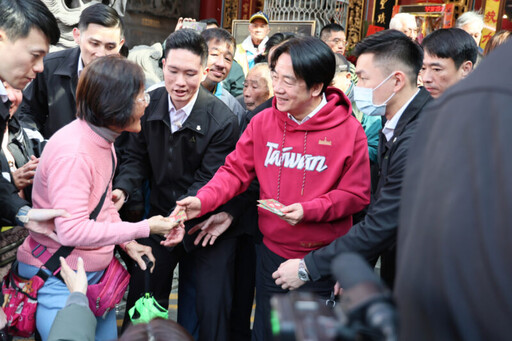 黃偉哲陪同賴清德總統前往廟宇參拜祈福 祈求臺灣國泰民安