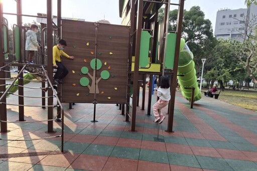 大東濕地公園兒童遊戲場完成改造 迎接「鳳山光之季」燈會