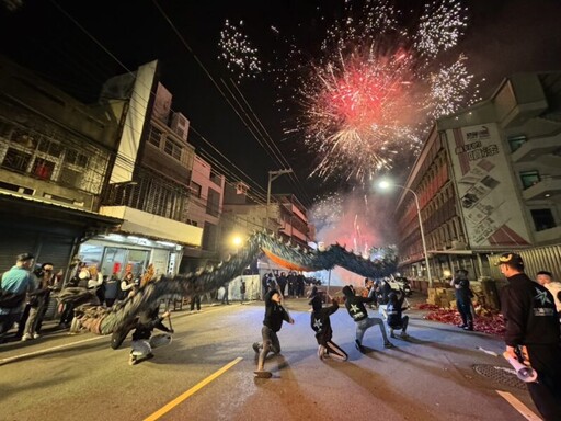 苗栗火旁龍文化首次造訪竹市 祥龍踩街祈福場面震撼