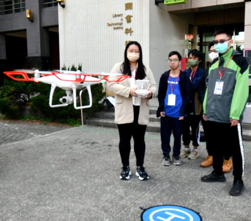 正修建築系體驗營【燃】起熱情 利用空拍機 AI創作樂趣無窮