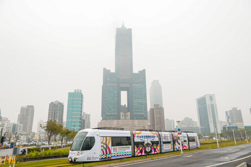 高市運發局推出全原運彩繪列車 民眾拍照打卡可抽一卡通